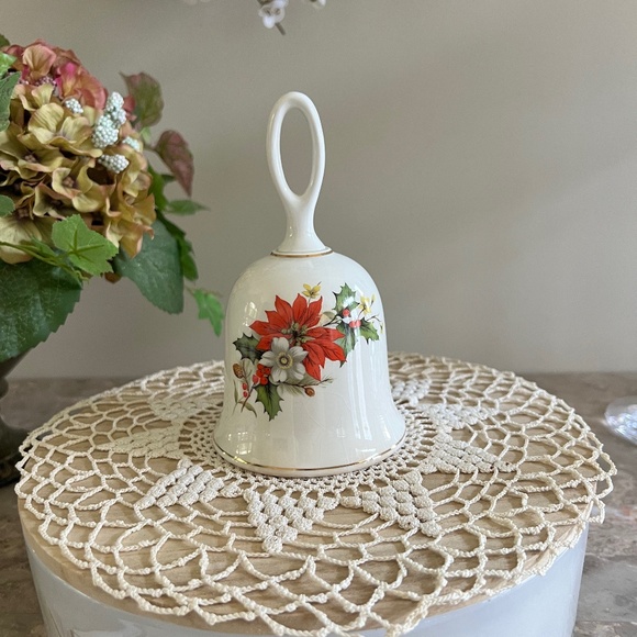 Vintage Sadler Christmas Dinner Bell - Picture 1 of 5